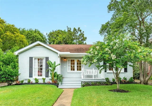 Photo 1 of Single family home for sale at 4824 Crockett Blvd, Galveston, TX 77551 | MLS# 87445153 | Listing updated on 2026-08-29