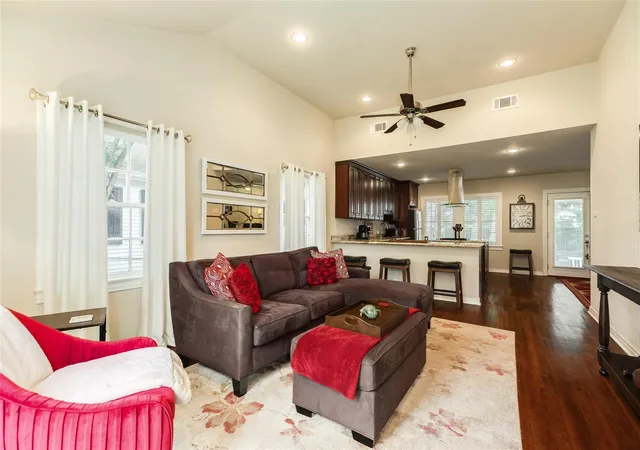 Photo 3 of Single family home for sale at 4824 Crockett Blvd, Galveston, TX 77551 | MLS# 87445153 | Listing updated on 2026-08-29