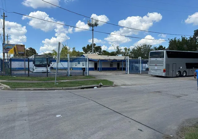 4th image of 5621 Harrisburg Blvd, Houston, TX 77011 | MLS# 4343674