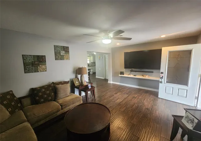 Photo 2 of Single family home for sale at 510 Edgebrook Dr, Houston, TX 77034 | MLS# 61671794 | Listing updated on 2026-04-26