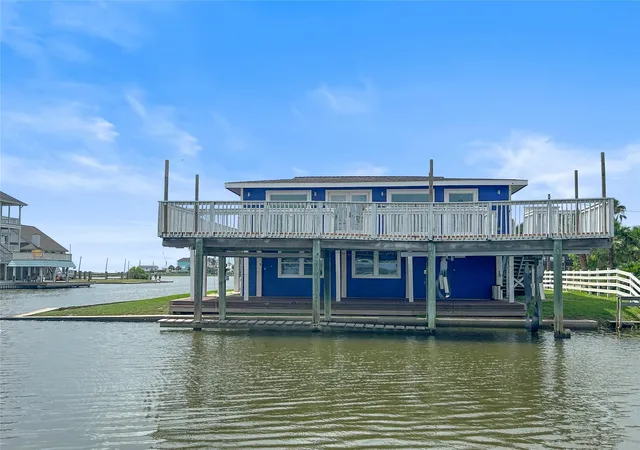 Homes for sale in Jamaica Beach, TX | 16643 Bermuda Way Way, Jamaica Beach, TX 77554 | MLS# 84142813