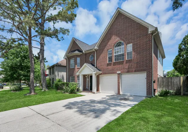 Photo 3 of Sale Pending at 5606 Charlestown Colony Dr, Houston, TX 77084 | MLS# 71162631 | Listing updated on 2026-09-19