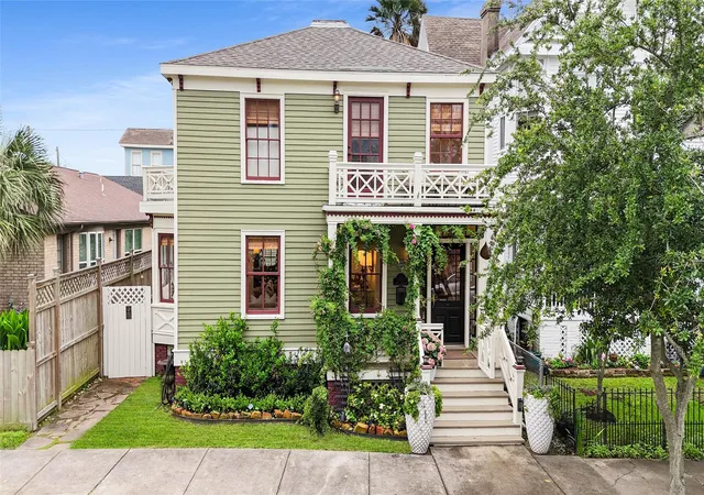 Photo 1 of Sale Pending at 1305 Postoffice, Galveston, TX 77550 | MLS# 90474752 | Listing updated on 2026-09-03