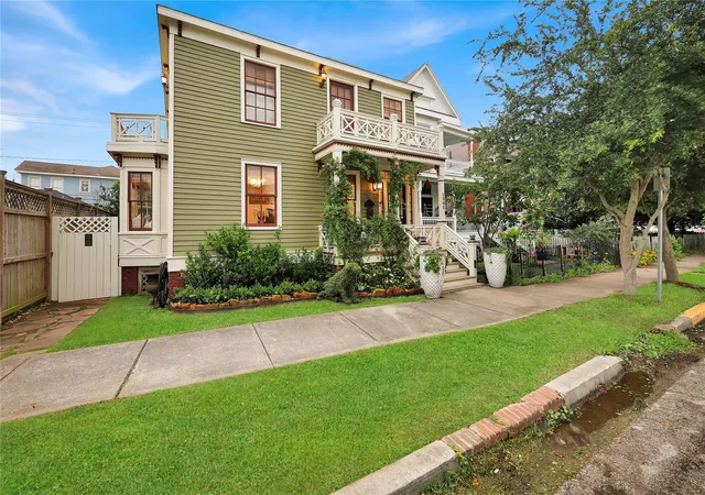 Photo 2 of Sale Pending at 1305 Postoffice, Galveston, TX 77550 | MLS# 90474752 | Listing updated on 2026-09-03