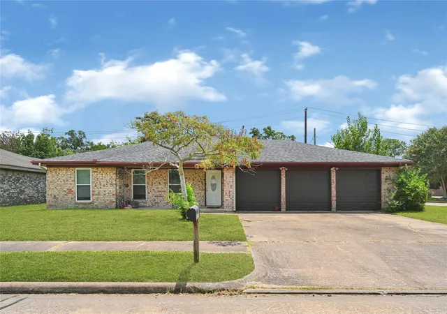 1st image of 5225 Creekview Dr, La Porte, TX 77571 | MLS# 74759359
