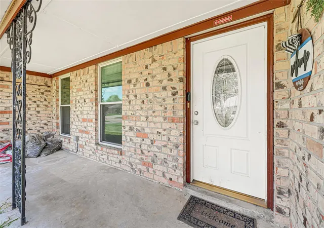 Photo 3 of Sale Pending at 5225 Creekview Dr, La Porte, TX 77571 | MLS# 74759359 | Listing updated on 2026-08-27