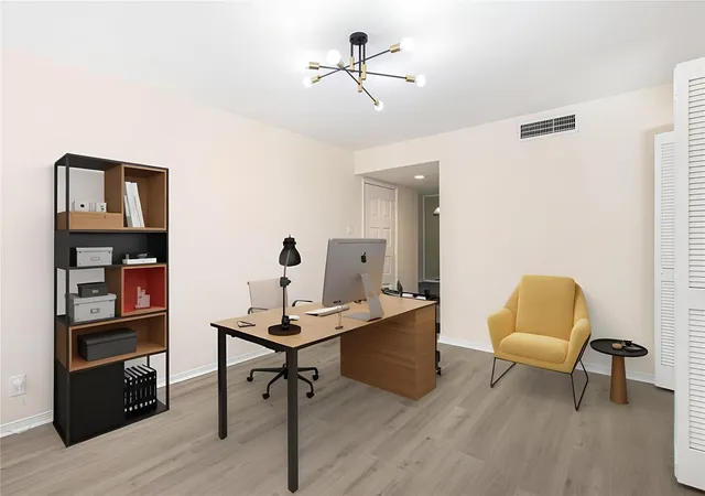 4th image of 700 Thicket Ln #703, Houston, TX 77079 | MLS# 40246632