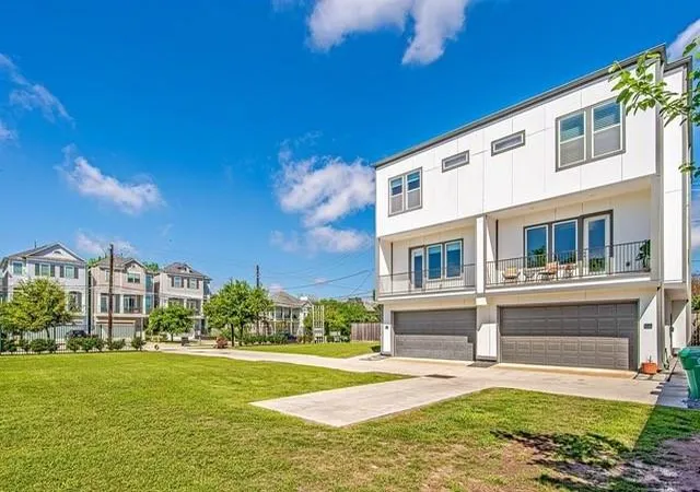 Photo 1 of Townhouse for sale at 449 W 25th Street #C, Houston, TX 77008 | MLS# 23307929 | Listing updated on 2026-08-25