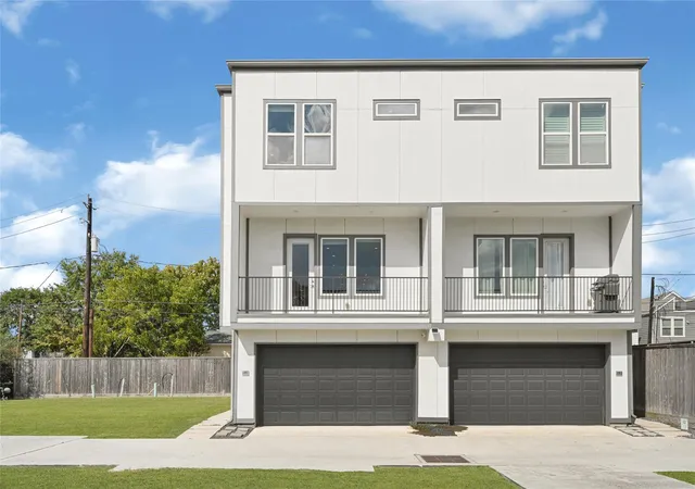 Photo 2 of Townhouse for sale at 449 W 25th Street #C, Houston, TX 77008 | MLS# 23307929 | Listing updated on 2026-08-25