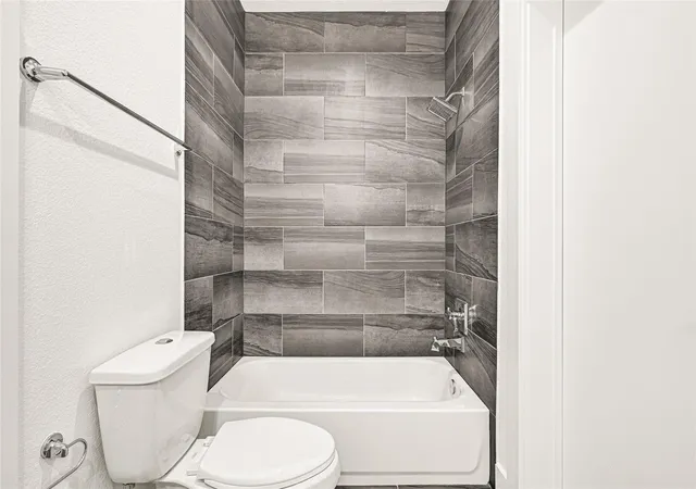 Photo 4 of Townhouse for sale at 449 W 25th Street #C, Houston, TX 77008 | MLS# 23307929 | Listing updated on 2026-08-25