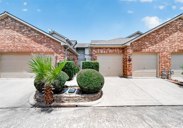 1st image of 2034 Glencove Dr, Seabrook, TX 77586 | MLS# 53868573