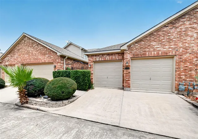 2nd image of 2034 Glencove Dr, Seabrook, TX 77586 | MLS# 53868573