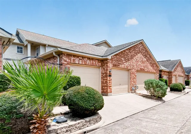 3rd image of 2034 Glencove Dr, Seabrook, TX 77586 | MLS# 53868573