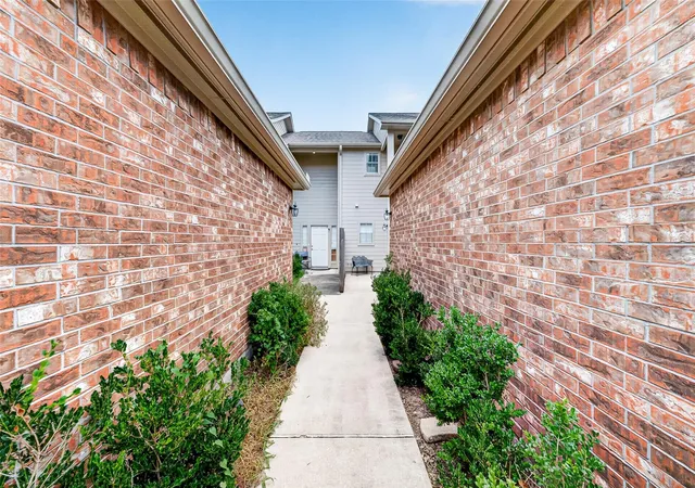 4th image of 2034 Glencove Dr, Seabrook, TX 77586 | MLS# 53868573