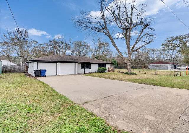 3rd image of 2002 W Hwy 6, Alvin, TX 77511 | MLS# 79252597
