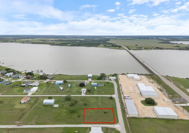 1st image of 14 Calumet Dr, Palacios, TX 77465 | MLS# 83819308