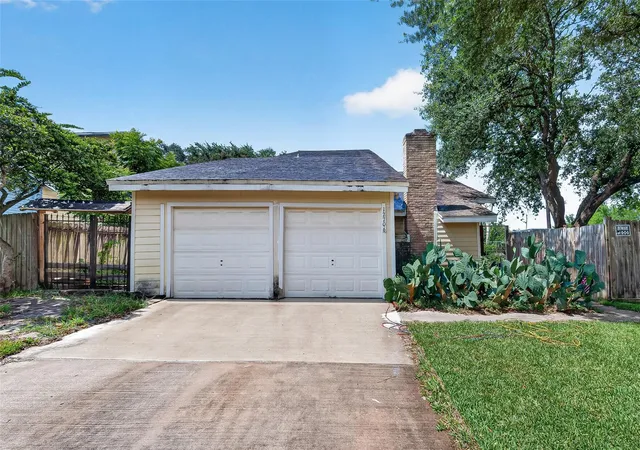 Single family home for sale at 12706 Braewood Glen Ln, Houston, TX 77072 | MLS# 95020808