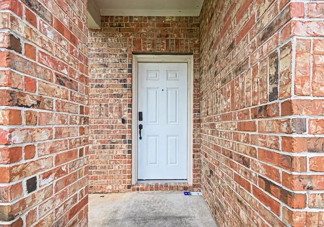 Photo 3 of Single family home for sale at 13211 Barrington Oaks Cir, Houston, TX 77044 | MLS# 45789357 | Listing updated on 2026-08-21