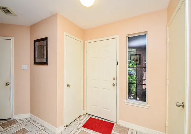 Photo 3 of Sale Pending at 6039 Lark Hvn Ln, Houston, TX 77085 | MLS# 34166159 | Listing updated on 2026-08-18