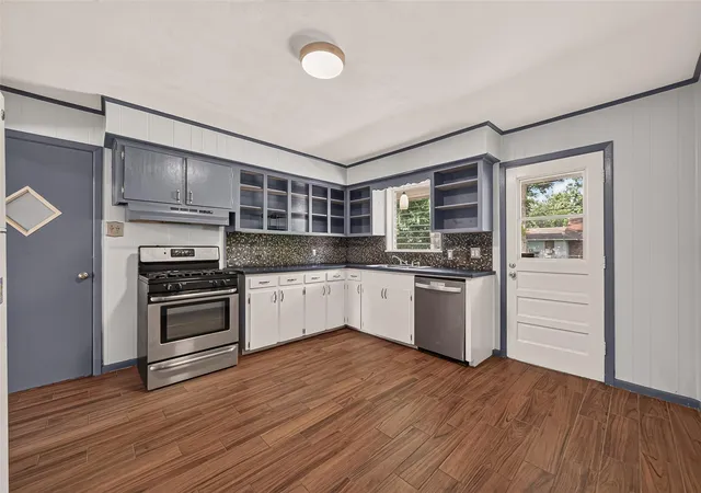 Photo 3 of Single family home for sale at 3402 Cameo Dr, Houston, TX 77080 | MLS# 7045179 | Listing updated on 2026-09-17
