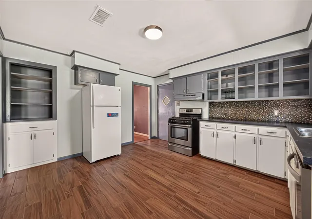 Photo 3 of Single family home for sale at 3402 Cameo Dr, Houston, TX 77080 | MLS# 7045179 | Listing updated on 2026-09-17
