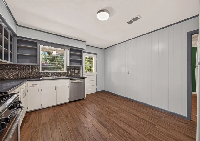 Photo 4 of Single family home for sale at 3402 Cameo Dr, Houston, TX 77080 | MLS# 7045179 | Listing updated on 2026-09-17