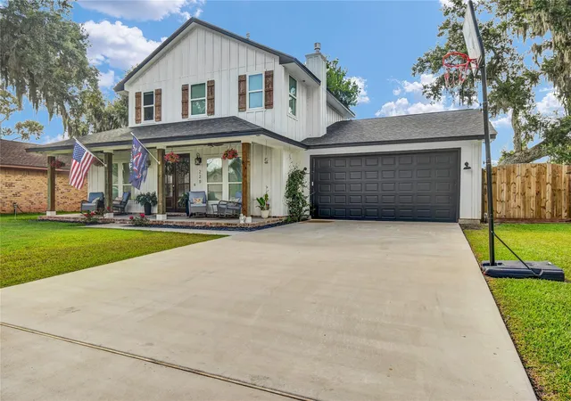 image of 229 Montclaire Dr, West Columbia, TX 77486 | MLS# 10148349