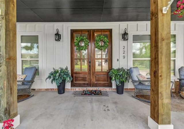 image of 229 Montclaire Dr, West Columbia, TX 77486 | MLS# 10148349