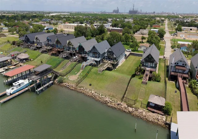 38th image of 217 S Front St, Freeport, TX 77541 | MLS# 40457452