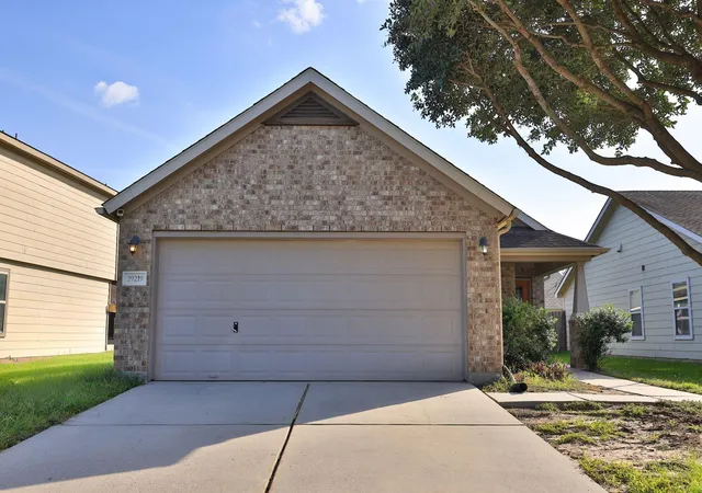 Photo 2 of Sale Pending at 29219 Legends Beam Dr, Spring, TX 77386 | MLS# 17443131 | Listing updated on 2026-09-06
