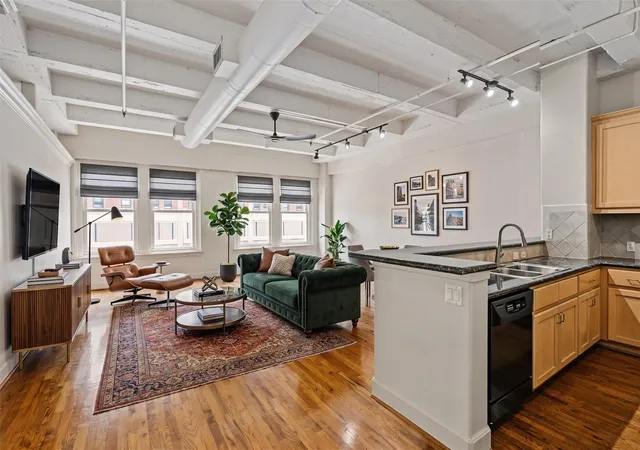Photo 1 of Condo for sale at 1120 Texas St #6B, Houston, TX 77002 | MLS# 37768297 | Listing updated on 2026-08-05