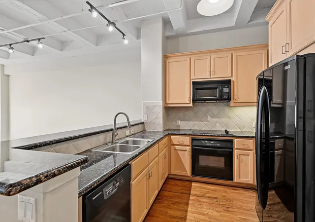 Photo 3 of Condo for sale at 1120 Texas St #6B, Houston, TX 77002 | MLS# 37768297 | Listing updated on 2026-08-05