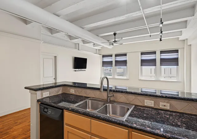 Photo 4 of Condo for sale at 1120 Texas St #6B, Houston, TX 77002 | MLS# 37768297 | Listing updated on 2026-08-05