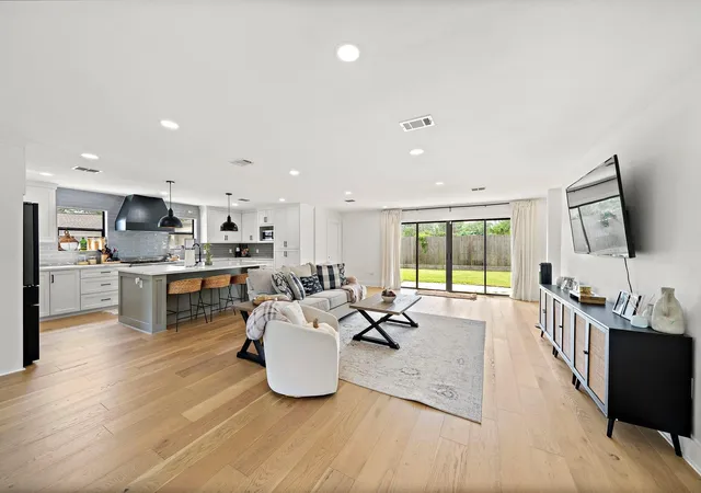 Photo 3 of Single family home for sale at 1902 Knoboak Cir, Houston, TX 77080 | MLS# 267627 | Listing updated on 2026-08-20