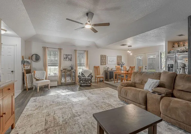 4th image of 2203 Shannon Dr, Huntsville, TX 77320 | MLS# 89093787