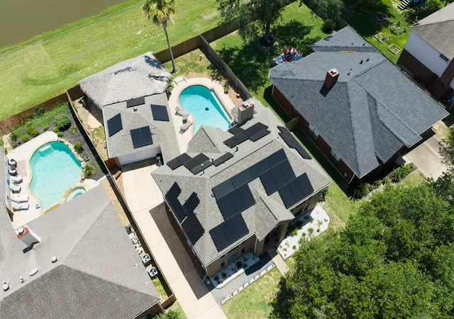 3rd image of 2113 Spinnaker Dr, League City, TX 77573 | MLS# 97445599
