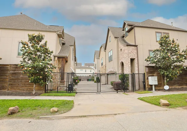 1st image of 2108 Sherwin St, Houston, TX 77007 | MLS# 42126952
