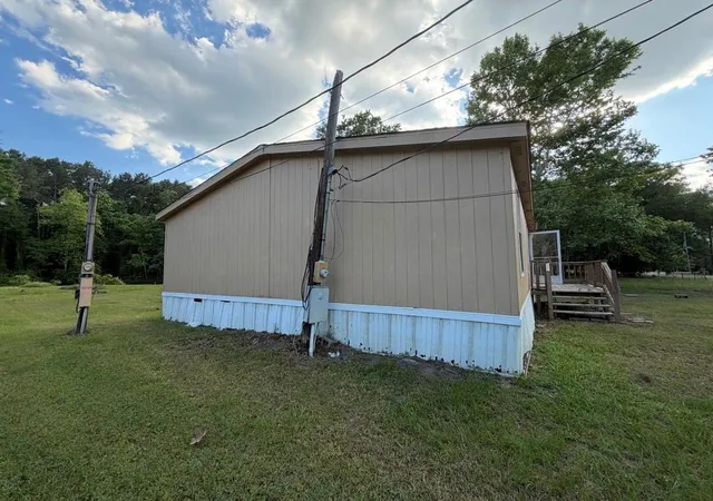 Photo 3 of Single family home for sale at 8 Lake View Dr, Huntsville, TX 77320 | MLS# 28776501 | Listing updated on 2026-08-25