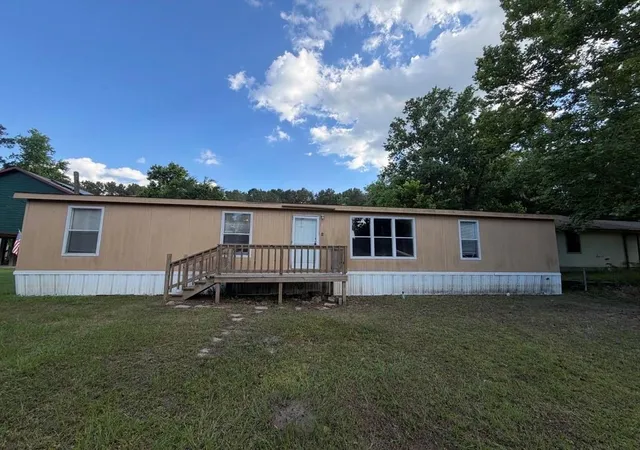 Photo 3 of Single family home for sale at 8 Lake View Dr, Huntsville, TX 77320 | MLS# 28776501 | Listing updated on 2026-08-25