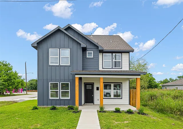 1st image of 8203 Gladstone St, Houston, TX 77051 | MLS# 76644337