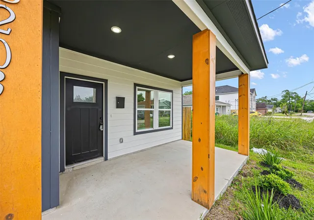 4th image of 8203 Gladstone St, Houston, TX 77051 | MLS# 76644337