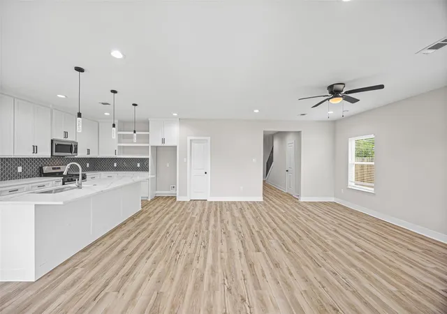 5th image of 8203 Gladstone St, Houston, TX 77051 | MLS# 76644337