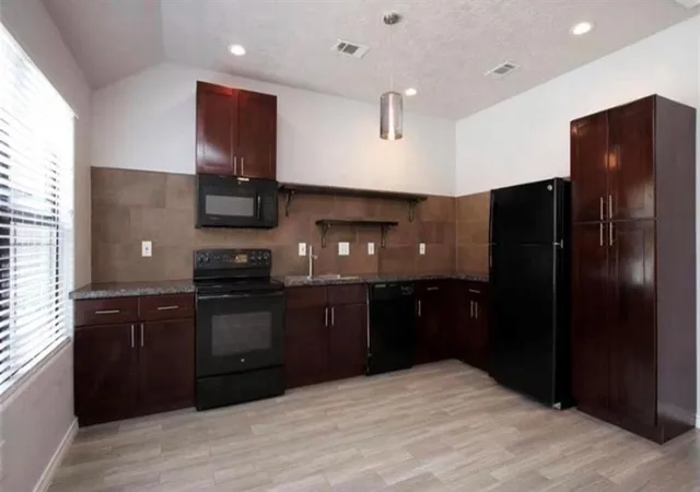 2nd image of 995 Junell St, Houston, TX 77088 | MLS# 82277196