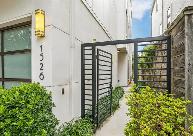 4th image of 1526 Vermont St, Houston, TX 77006 | MLS# 23781690