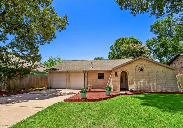 1st image of 5110 Geneva Dr, Friendswood, TX 77546 | MLS# 79546178