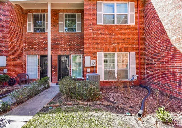 Photo 2 of Townhouse for sale at 13646 Garden Grv, Houston, TX 77082 | MLS# 93752821 | Listing updated on 2026-08-03