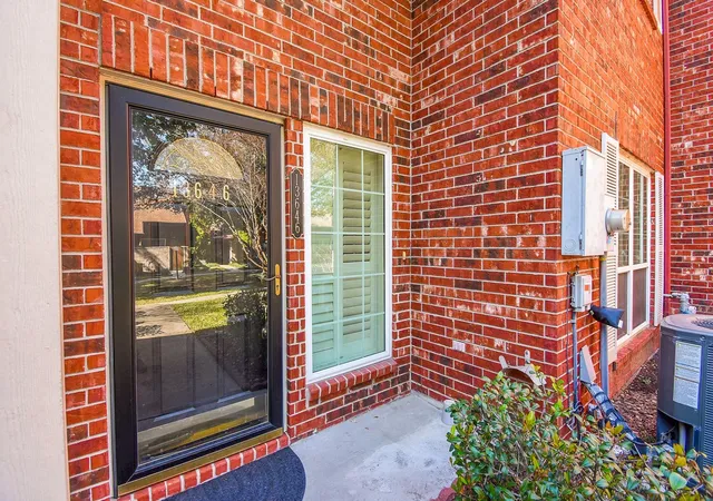 Photo 3 of Townhouse for sale at 13646 Garden Grv, Houston, TX 77082 | MLS# 93752821 | Listing updated on 2026-08-03
