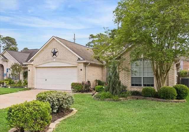 Photo 2 of Sale Pending at 10719 Knoll Bnd Ln, Houston, TX 77070 | MLS# 72835334 | Listing updated on 2026-09-07