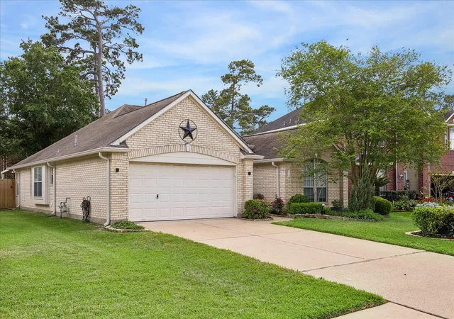 Photo 3 of Sale Pending at 10719 Knoll Bnd Ln, Houston, TX 77070 | MLS# 72835334 | Listing updated on 2026-09-07