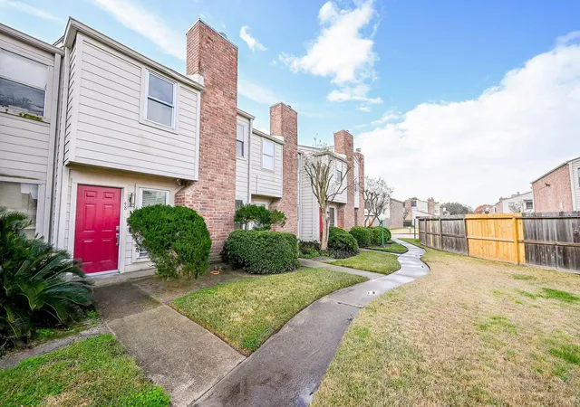 2nd image of 3901 Woodchase Dr #48, Houston, TX 77042 | MLS# 96903944
